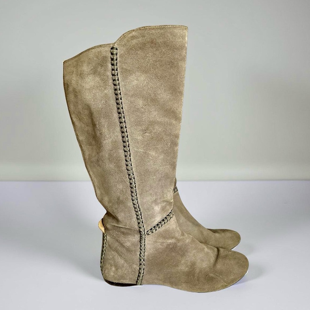 B. Makowsky Vintage Suede Boots